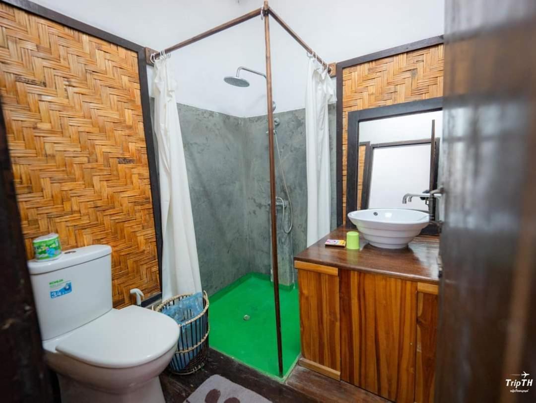 Ning Ning Guesthouse Muang Ngoi Номер фото